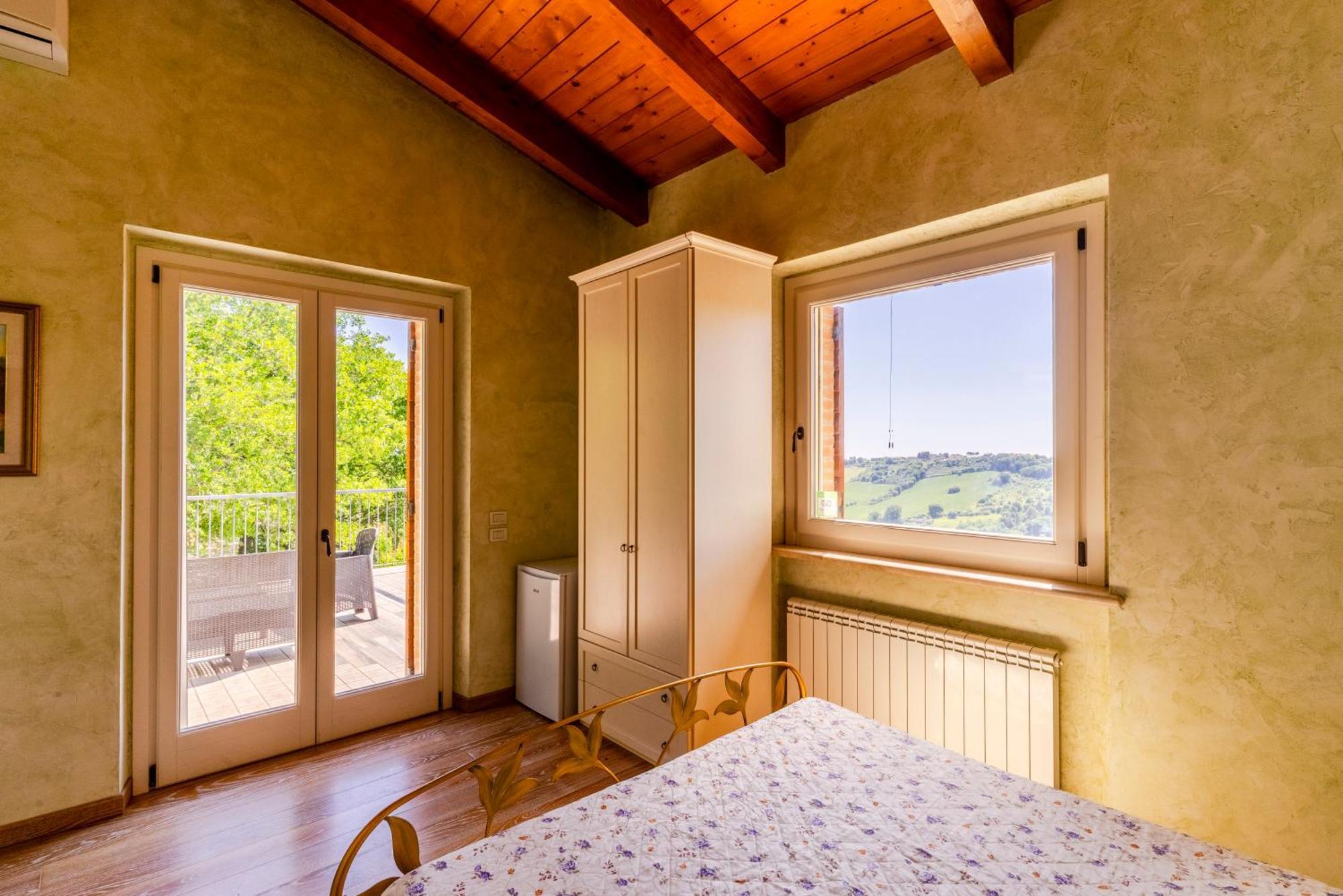Casa Jo - Country Home With Sea View And 3 Private Ensuite Rooms Lapedona Luaran gambar