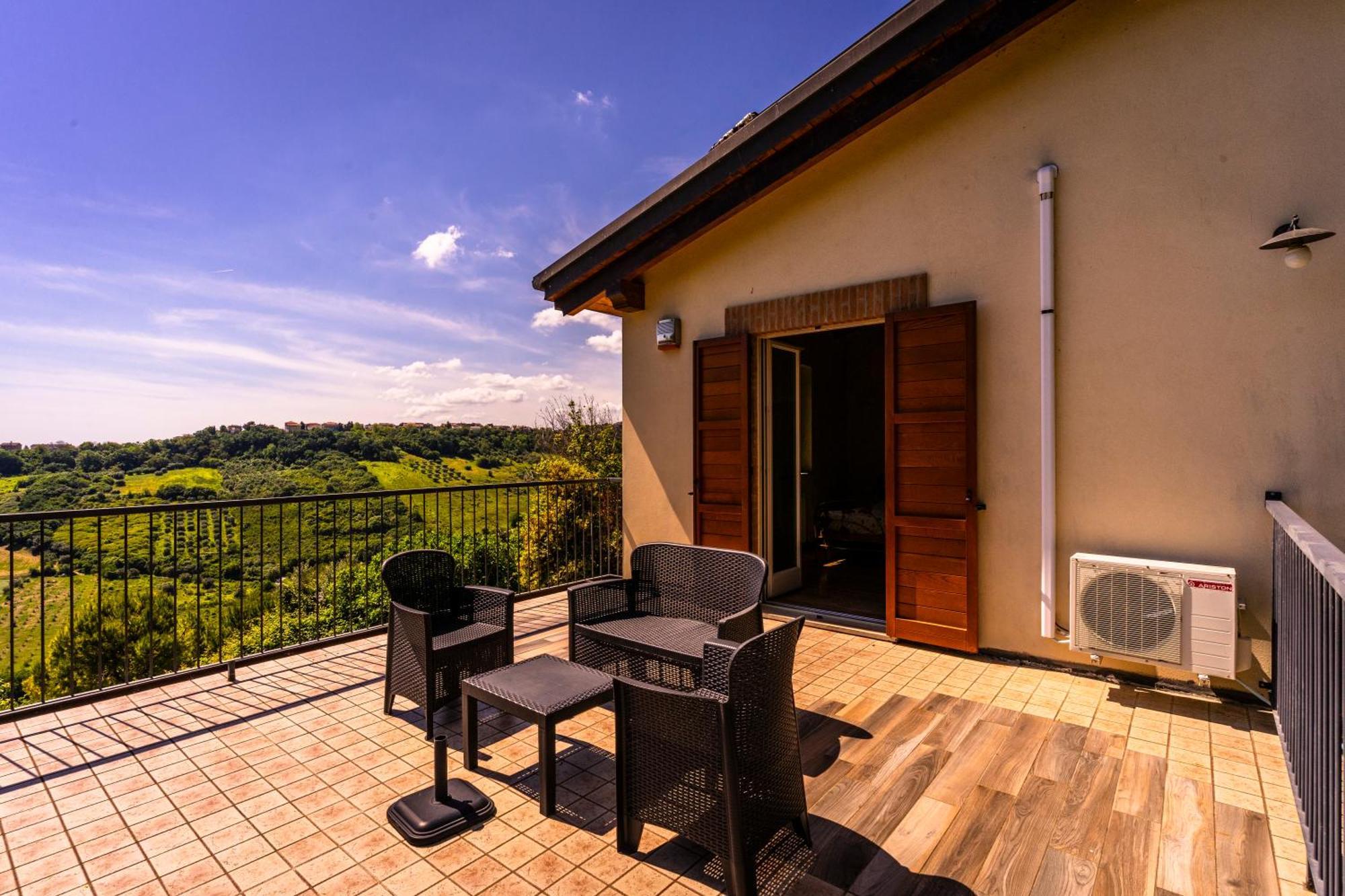 Casa Jo - Country Home With Sea View And 3 Private Ensuite Rooms Lapedona Luaran gambar